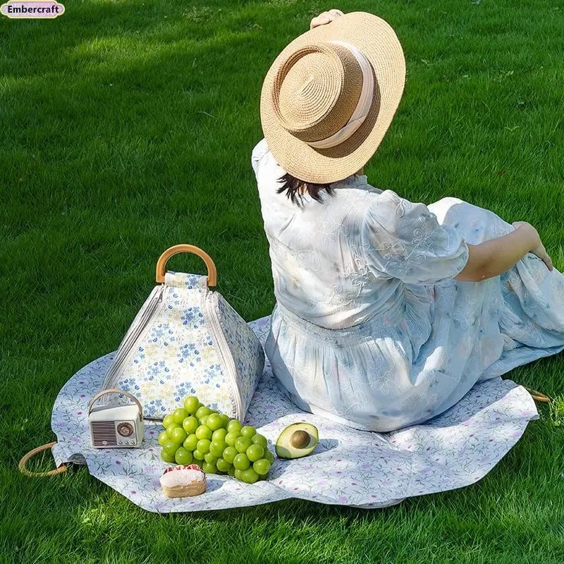 🌿 Foldable Waterproof Picnic Blanket with Carry Handle – Thick Padded Outdoor Mat for Beach, Camping & Travel