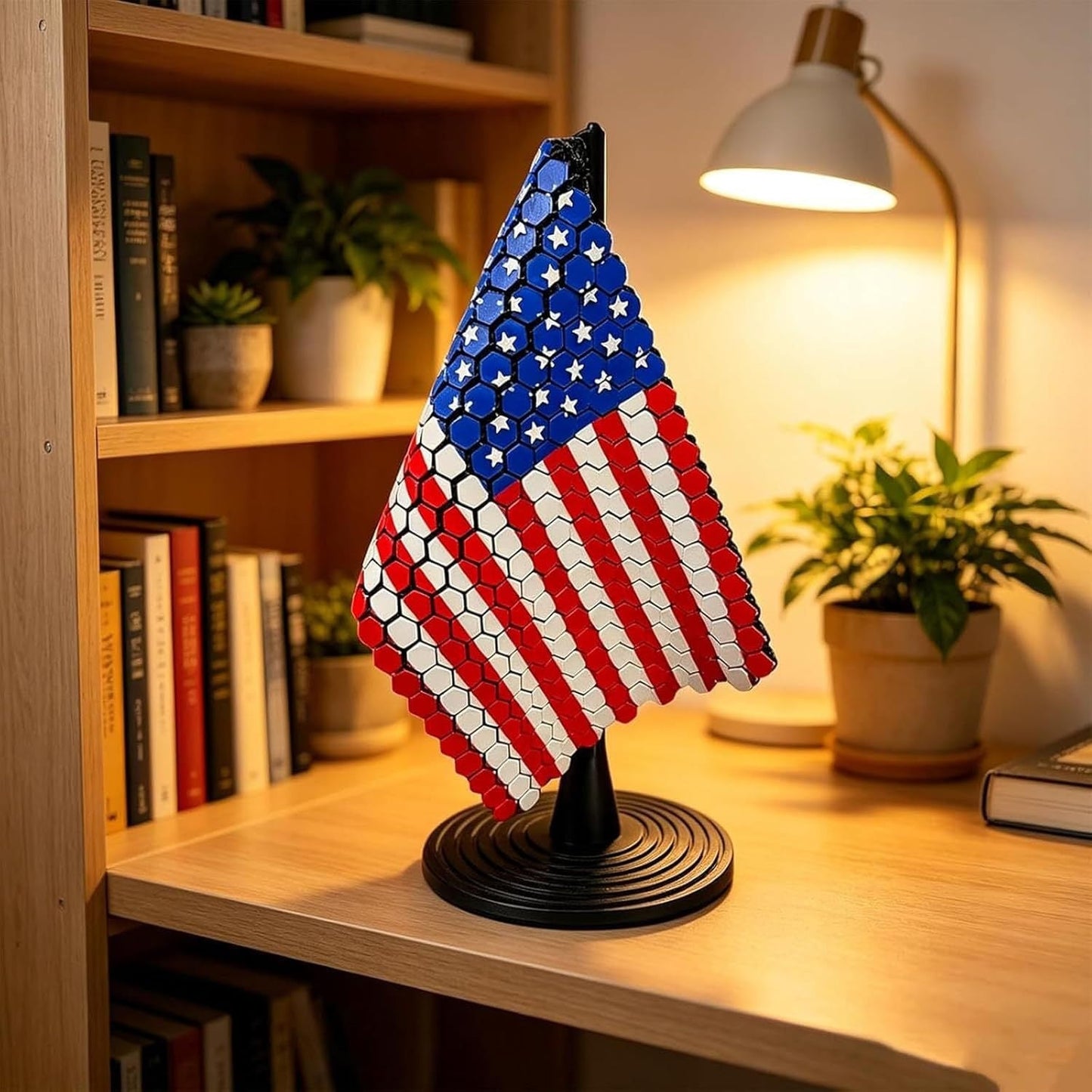 🇺🇸 Flag Chain Mail Patriotic Desk Decor